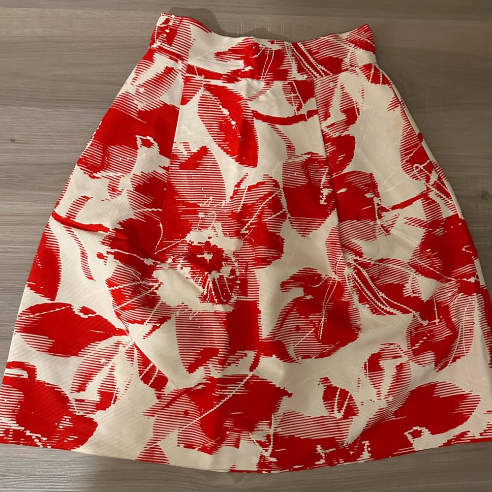 CH Carolina Herrera white red floral skirt size 6